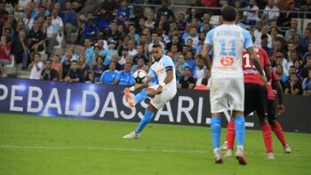 Payet le pegó con la