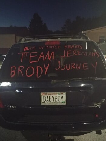 De todas partes, como en