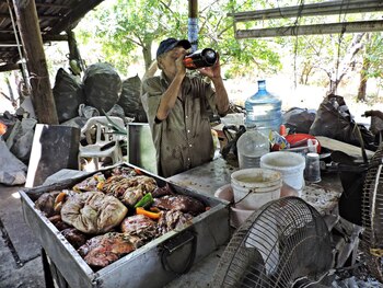 Don Chuck da un trago