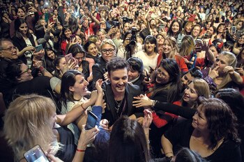 Más de siete mil fans