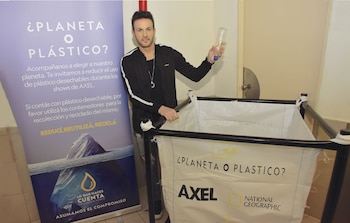 Además, presentó ¿Planeta o plástico?,
