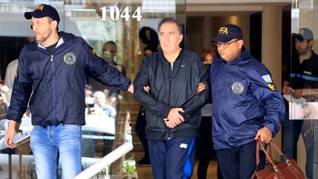 Thomas, custodiado por la PFA