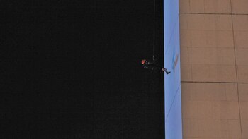 Uno de los artistas, en