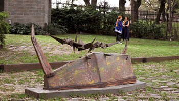 Una escultura en los jardines
