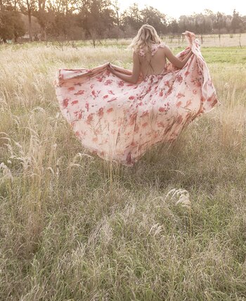 Vestido estampado con espalda al