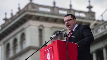 Baldizón, a quien la Justicia también le imputa un delito de conspiración, fue notificado de la orden de aprehensión en la cárcel de Krome, en Miami, donde estaba recluido a la espera de ser deportado a Guatemala de forma voluntaria