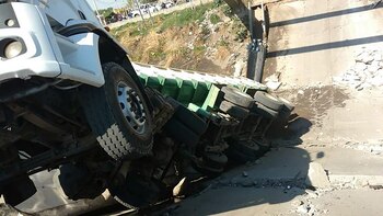 El chofer sufrió heridas, pero