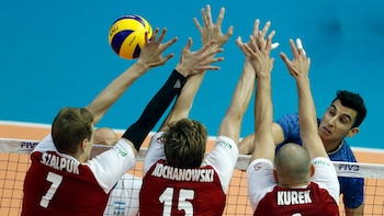 (FIVB)