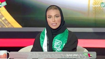 Weam Al Dakheel es la primera periodista mujer en presentar las noticias en Arabia Saudita