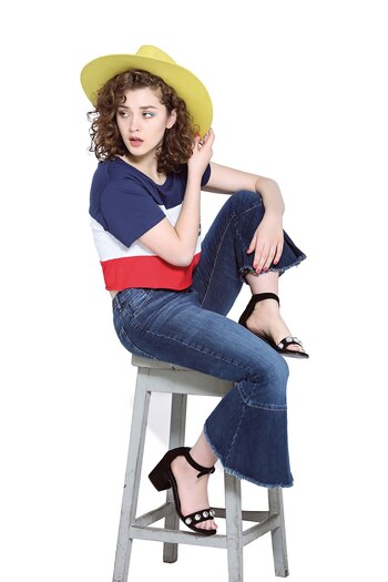 “Escribo poesía y pinto. Es