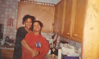 Naomi Jacobs con su hermana Simone,