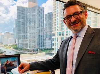 Socol desde su despacho en