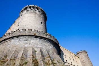Castel Nuovo, Napoli, a solo