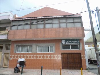 Entrada del Colegio Cervantes en La Tablada