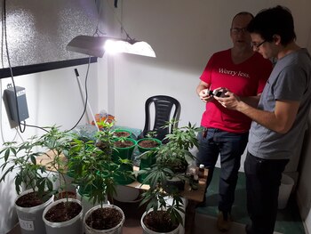 Julián Peré (izq.), junto a