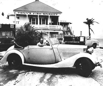 David Wolkowsky en su auto