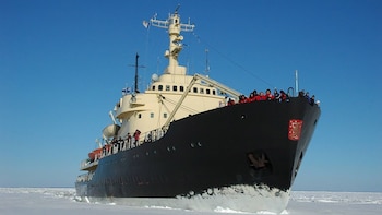 El rompehielso Sampo recorre la