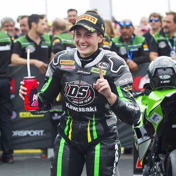 (Instagram: @anacarrasco_22)