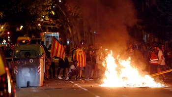 Cientos de separatistas se enfrentaron