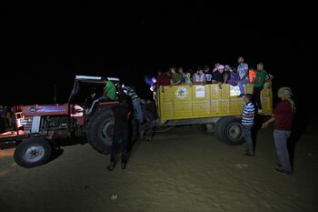 Centenares de gazatíes llegan cada