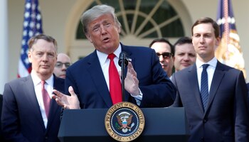 Donald Trump junto a sus