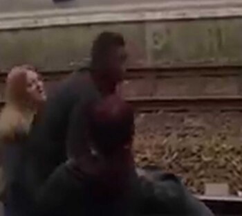 Finalmente los separaron, aunque continuaron