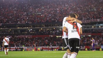 Juan Fernando Quintero (frente) de