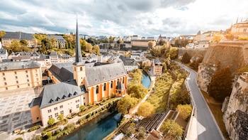 Rodeado de países concurridos, se