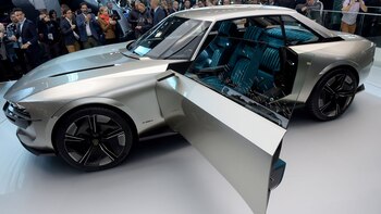 El Peugeot e-Legend Concept es