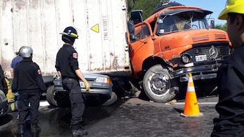 El camión que ocasionó el accidente