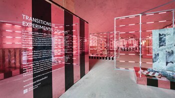 Dentro de este contexto se presentó el trabajo de seis destacados estudios de diseño holandeses que fueron invitados a trabajar su magia con la extensa colección de materiales de la compañía Baars & Bloemhoff, mostrando las sorprendentes técnicas, aplicaciones y combinaciones