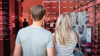 Los seis estudios de diseño holandeses invitados fueron: Bart Joachim van Uden, Christian Heikoop, Floris Wubben, Job van der Berg, Mae Engelgeer y Studio Truly Truly