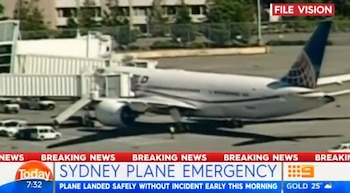 El avión en el aeropuerto