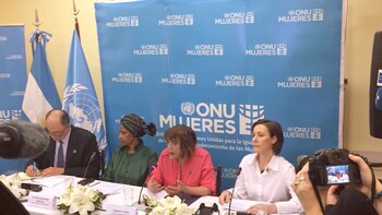 Durante la conferencia Fabiana Tuñez,