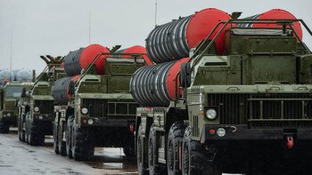 Los misiles rusos antiaéreos S-400