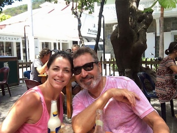 Pamela y Daniel Vila durante