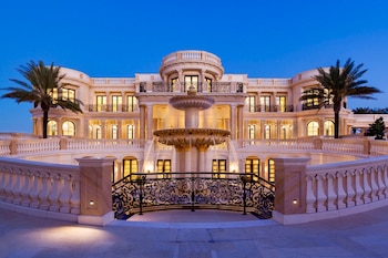 Imponente vista nocturna de la