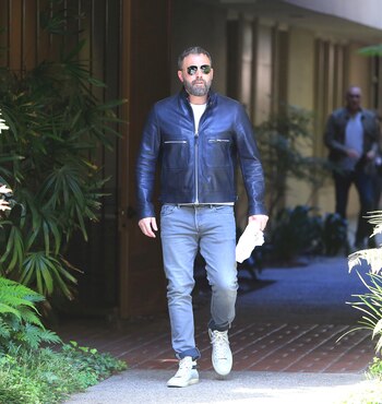 Ben Affleck saliendo del centro
