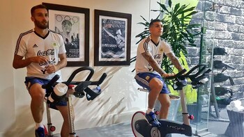 Germán Pezzella y Leandro Paredes,