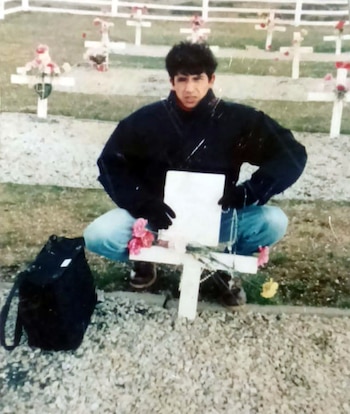 Ricardo, hermano del soldado Luna,