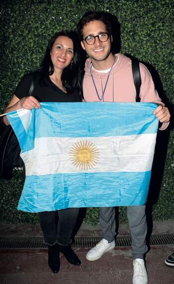 Diego Boneta con una fan