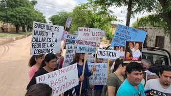 Los partidarios de Miguel Jiménez, “El Terrible”, principal acusado del caso, protestan en la calle.