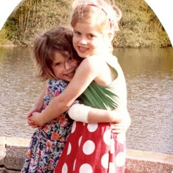 Las princesas Eugenie y Beatrice,