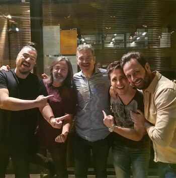 Los actores junto a los Babasónicos. (Foto: Instagram)