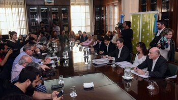 Las provincias han logrado equilibrar sus finanzas públicas pese a la alta carga del empleo en los servicios esenciales (AGLP)