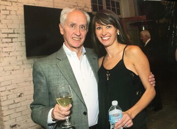 Alex Walsh junto a su