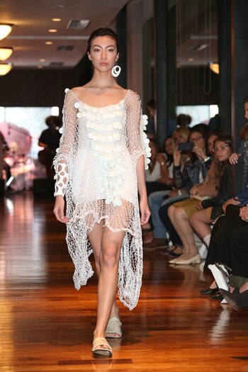 Vestido y chaleco tejido a