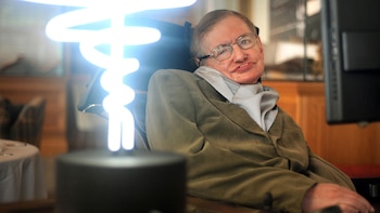 Stephen Hawking (AP)