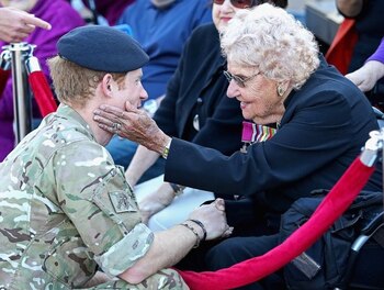 Harry conoció a Daphne Dunne