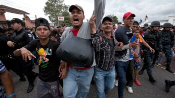 Los migrantes hondureños sobrepasan un